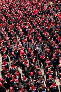 Buruh longmarch menuju Kementerian Koordinator Kesejahteraan Rakyat.