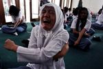 Terapi Stres, Ratusan Siswa Menangis
