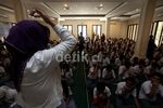 Terapi Stres, Ratusan Siswa Menangis