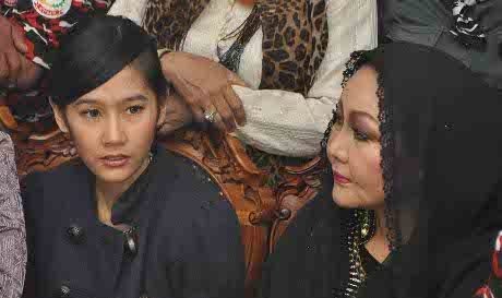 Hadir Sebagai Saksi di Sidang Eza, Ardina Rasti Ditemani Ibunda