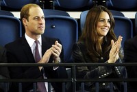 Tak sendiri, ia juga didampingi sang istri, Kate Middleton. AFP/Pool/Danny Lawson.