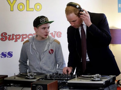 Saat Pangeran William Nge-DJ