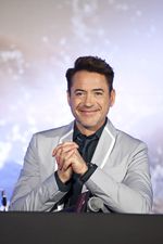 Senyuman Robert Downey Jr. di Seoul