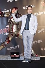 Senyuman Robert Downey Jr. di Seoul