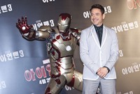 Ia pun terlihat sangat ramah saat menghadiri pemutaran film 'Iron Man 3' di Seoul, Korea Selatan. Reuters/TenAsia/Cha Ki-won.
