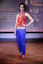 10 Selebriti Cantik yang Berbunga-bunga