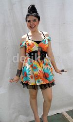 10 Selebriti Cantik yang Berbunga-bunga