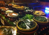 Kalau mau praktis dan cepat, langsung saja menuju bagian tengah resto. Di sini tersedia beragam lauk pelengkap nasi pecel. Ayam goreng, telur balado, belut goreng, ikan wader goreng, bacem tahu dan tempe. Lauk bisa dipesan sepaket dengan pecel atau terpisah. Lokasi Pecel Solo ini berada di The Flavour Bliss Food Area, Jl. Alam Sutera Boulevard, Serpong, Tangerang.
