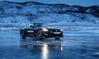 Nissan GT-R sesaat sebelum dipacu melintasi lapisan es di danau Baikal di Rusia. (dok Nissan).
