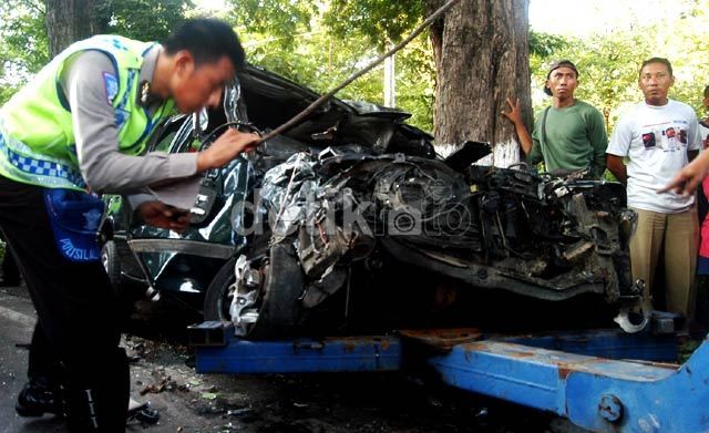 Ajaib! Orang-orang Ini Selamat dari Kecelakaan Maut di Jalan