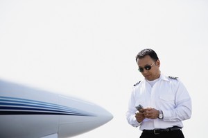 Pilot Asyik Sms-an Jadi Penyebab Kecelakaan Pesawat