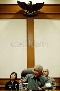 Ini bukan pelanggaran HAM. Kami mengambil sikap tidak perlu UU pengadilan HAM bahwa ini dianggap pelanggaran HAM. Pengadilan HAM dilakukan kalau itu menghabiskan ras secara menyeluruh, ujar Purnomo.