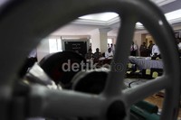 Pihak kepolisian berhasil mengungkap sindikat narkoba internasional berasal dari Belanda dan Malaysia dengan barang bukti 126.236 butir ekstasi beserta mesin pencetaknya.