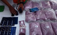 Dari tangan para pelaku petugas mengamankan barang bukti jenis ekstasi yakni 126.236 butir ekstasi, 1 mobil Soluna, 1 mobil Xenia, alat cetak ekstasi, bahan produksi ekstasi, 4 buku tabungan dan 6 HP.