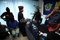115 butir ekstasi yang diamankan tersebut senilai Rp 69 juta. Sedangkan 700 gram sabu senilai Rp 1 miliar.