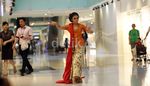 Sri Ledhek Selendang Merah Keliling Mall