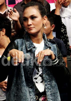 Luna Maya Nikmati Peran di Belakang Layar Meski Penghasilan Lebih Kecil