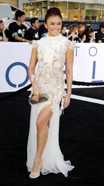 Pose Agnes Monica di Premiere Film Tom Cruise Oblivion