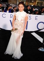 Pose Agnes Monica di Premiere Film Tom Cruise Oblivion