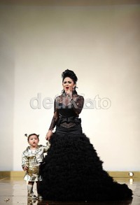 KD tetap tampil maksimal meskipun sang buah hati menangis di atas panggung.