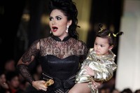 Amora tak menangis lagi.