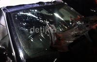 Mobil Richard Kevin rusak berat. Beruntung tidak ada korban jiwa dalam kecelakaan tersebut. Dicky/detikHOT.