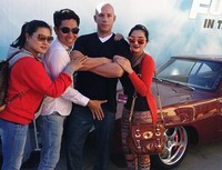 Ashanty dan kerabat berpose dengan Vin Diesel. (Instagram)