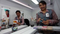 Mobil kas & ATM keliling merupakan strategi pemasaran Bank DKI untuk memperluas jangkauan pelayanan kepada nasabah.