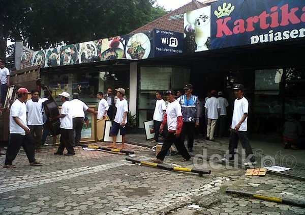 Pengadilan Eksekusi Pujasera Kartika