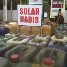 Nelayan di Pacitan Berhenti Melaut Akibat Solar Langka