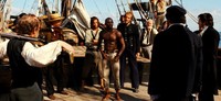 Salah satu adegan di dek kapal yang tengah terapung di lautan. (dok Warner Bros Picture).