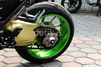 Ninja 250 Peningpale ini terlihat jauh lebih gagah dan sporti. Lihat saja dari pemilihan peleknya yang menggunakan Marchessini Ducati 1198, arm Ducati 1198, shock belakang sacs Ducati, upside down GSX 750 dan master rem merek Brembo RCS 19 menjadikan tampilannya kian berotot.