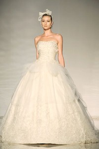 Jakarta, Indonesia - 07 April 2013. Sebastian Sposa by Sebastian Gunawan. Bazaar Wedding Exhibition 2013. Bridal Week 2013 at Ballroom Hotel Ritz Carlton. Pacific Place. Jakarta. [Foto: Mohammad Abduh/Wolipop]