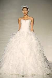 Jakarta, Indonesia - 07 April 2013. Eddy Betty Haute Couture. Bazaar Wedding Exhibition 2013 at Ballroom Hotel Ritz Carlton. Pacific Place. Jakarta. [Foto: Mohammad Abduh/Wolipop]