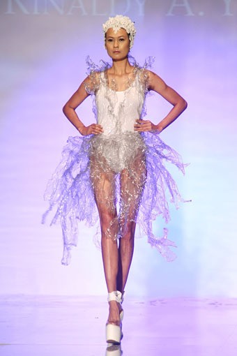 Jakarta, Indonesia - 07 April. Rinaldy A. Yunardi Swim Suit. Bridal Week 2013 at Ballroom Hotel Ritz Carlton. Pacific Place. 07 April 2013. Jakarta. [Foto: Mohammad Abduh/Wolipop]