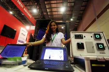 Pameran internet dengan desain banner yang unik mengaliri konsep Traceroute Party yang memang out of the box dan menampilkan sesuatu yang baru dan berbeda.