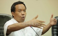 Budayawan M.Sobary memaparkan peranan organisasi kemasyarakatan dalam peta politik menjelang Pemilu di Gedung Bawaslu, Jakarta, Jumat (12/4/2013).