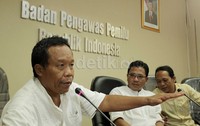Menurutnya, organisasi kemasyarakatan seharusnya tidak berpolitik, kecuali organisasi sayap parpol itu sendiri.
