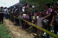 Puluhan warga menyaksikan proses rekonstruksi. Andi Siahaan/detikcom.