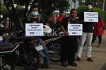 Koalisi Pejalan Kaki Mematung di Balai Kota Jakarta
