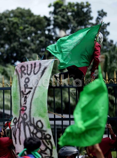2 Mahasiswa Uhamka Tembus Pagar DPR