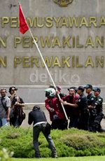 2 Mahasiswa Uhamka Tembus Pagar DPR