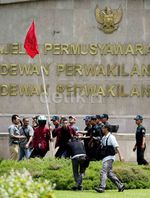 2 Mahasiswa Uhamka Tembus Pagar DPR