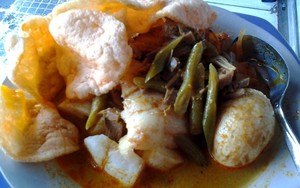 Cukup Rp. 8.500 Untuk Seporsi Katupe Sayur Padang Nikmat!