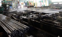 Proses produksi di PT. Bakrie Pipe Industries. Ramses/detikFoto.