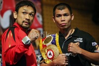 Bagi Chris John, pertarungan nanti merupakan pertarungan ke-18, dalam rangka mempertahankan gelar juara dunia Super Champion kelas bulu WBA setelah merebutnya dari tangan petinju Kolombia Oscar Leon 26 September 2003 lalu.