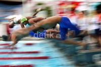 Para peserta saling berlomba adu kecepatan waktu di setiap nomor lintasan untuk menjadi yang terbaik di Kejurprov DKI Jakarta 2013.
