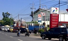 Solar di Bojonegoro Langka, Puluhan Kendaraan Antre
