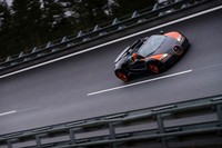 Rekor mobil beratap terbuka terkencang di dunia itu dipecahkan oleh Bugatti Veyron 16.4 Grand Sport Vitesse setelah berlari hingga 408,84 km/jam. (dok Bugatti)