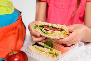 Agar Sehat, Yuk Biasakan Bawa Bekal Sejak Dini